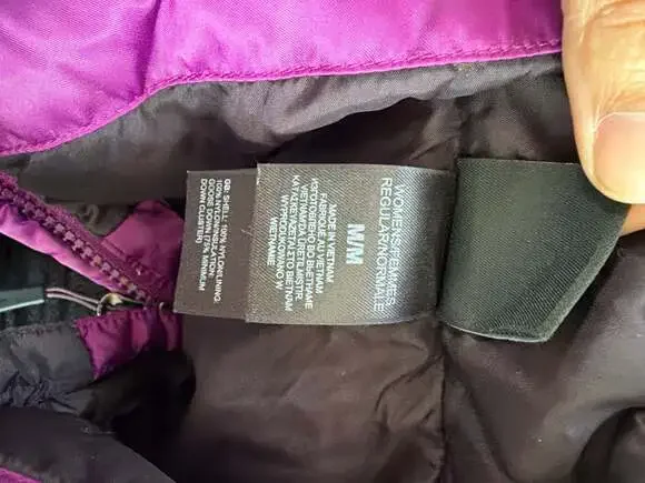 The North Face Women's Metallic Purple 550 Down Quilted Puffer Vest Size Medium - Picture 7 of 8